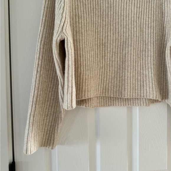 H&M Sweater - Picture 2 of 5